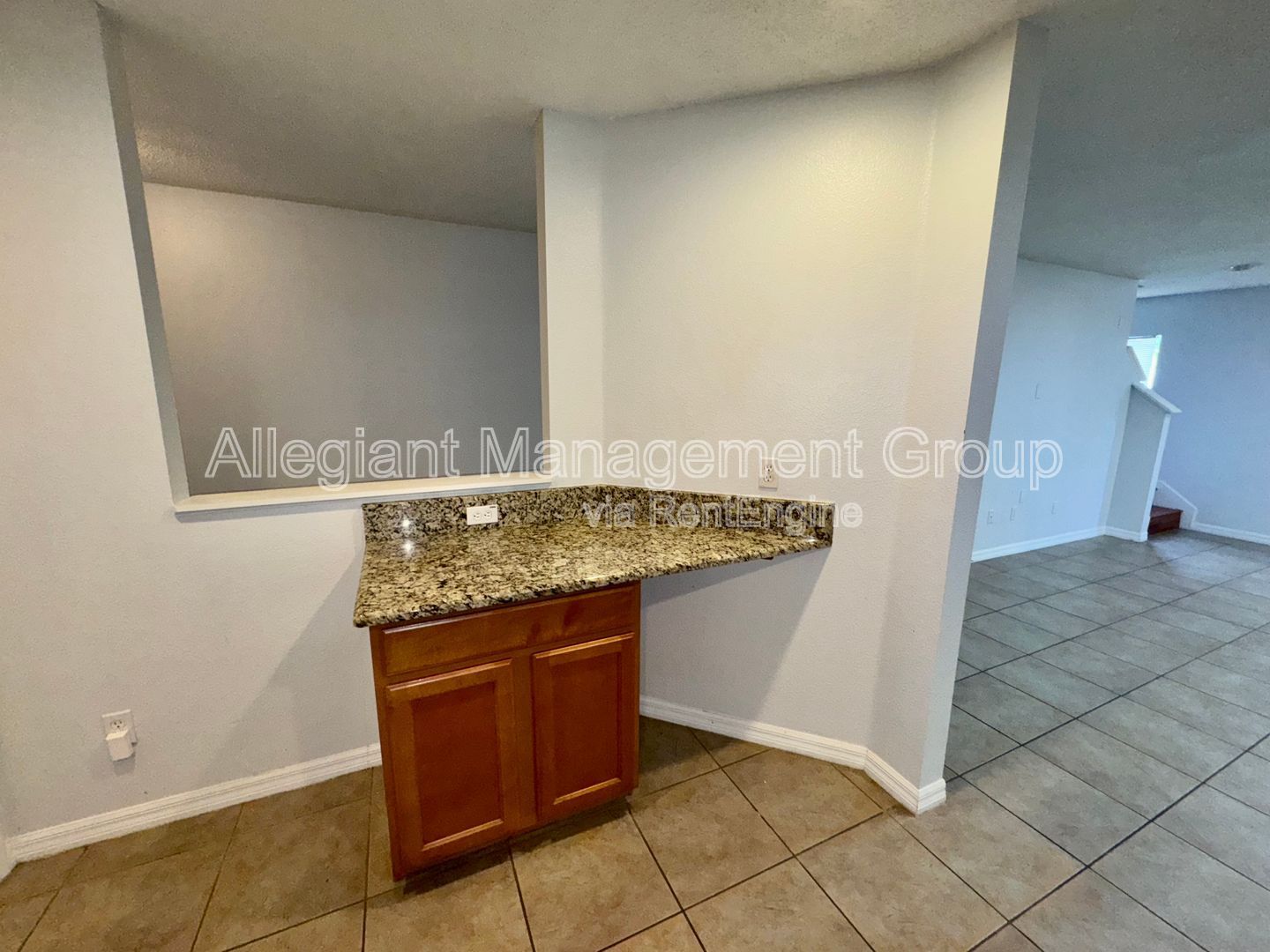 3 Bedroom 2.5 Bathroom Waterford Lakes Townhome For Rent! property image