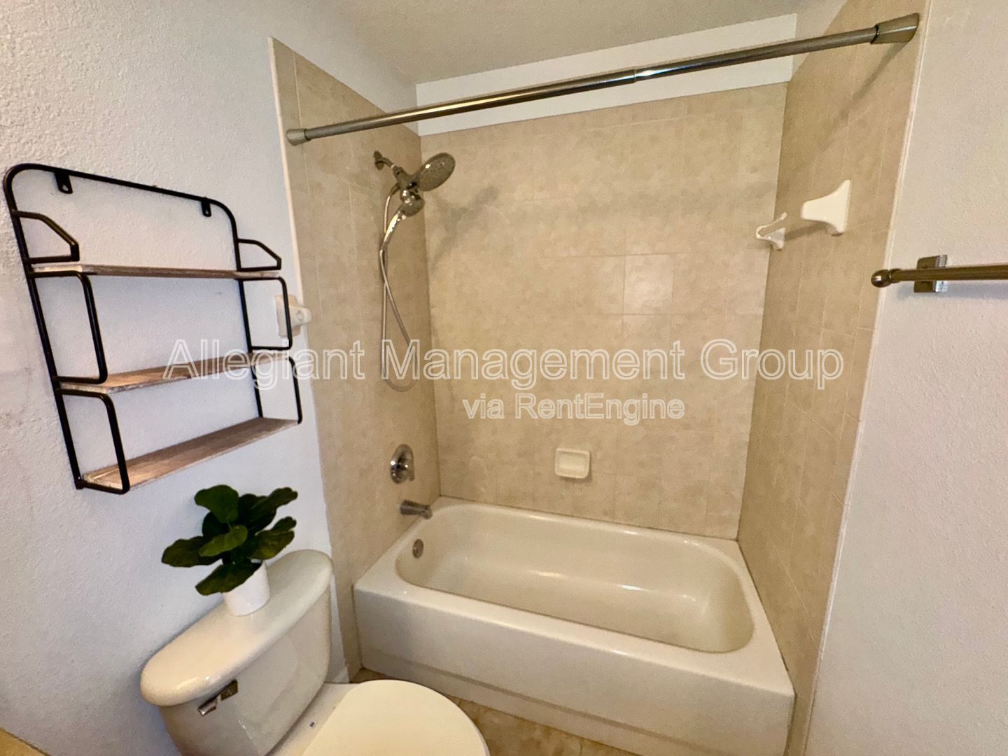 3 Bedroom 2.5 Bathroom Waterford Lakes Townhome For Rent! property image