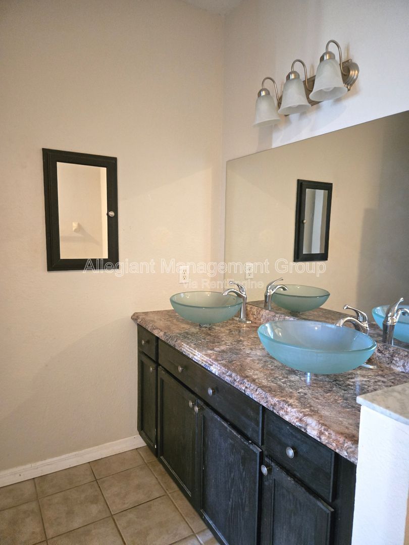 Available now! Resort Style Living~ 2/2 Condo In Lake Marion Golf Resort ~ First Floor Unit ~ property image