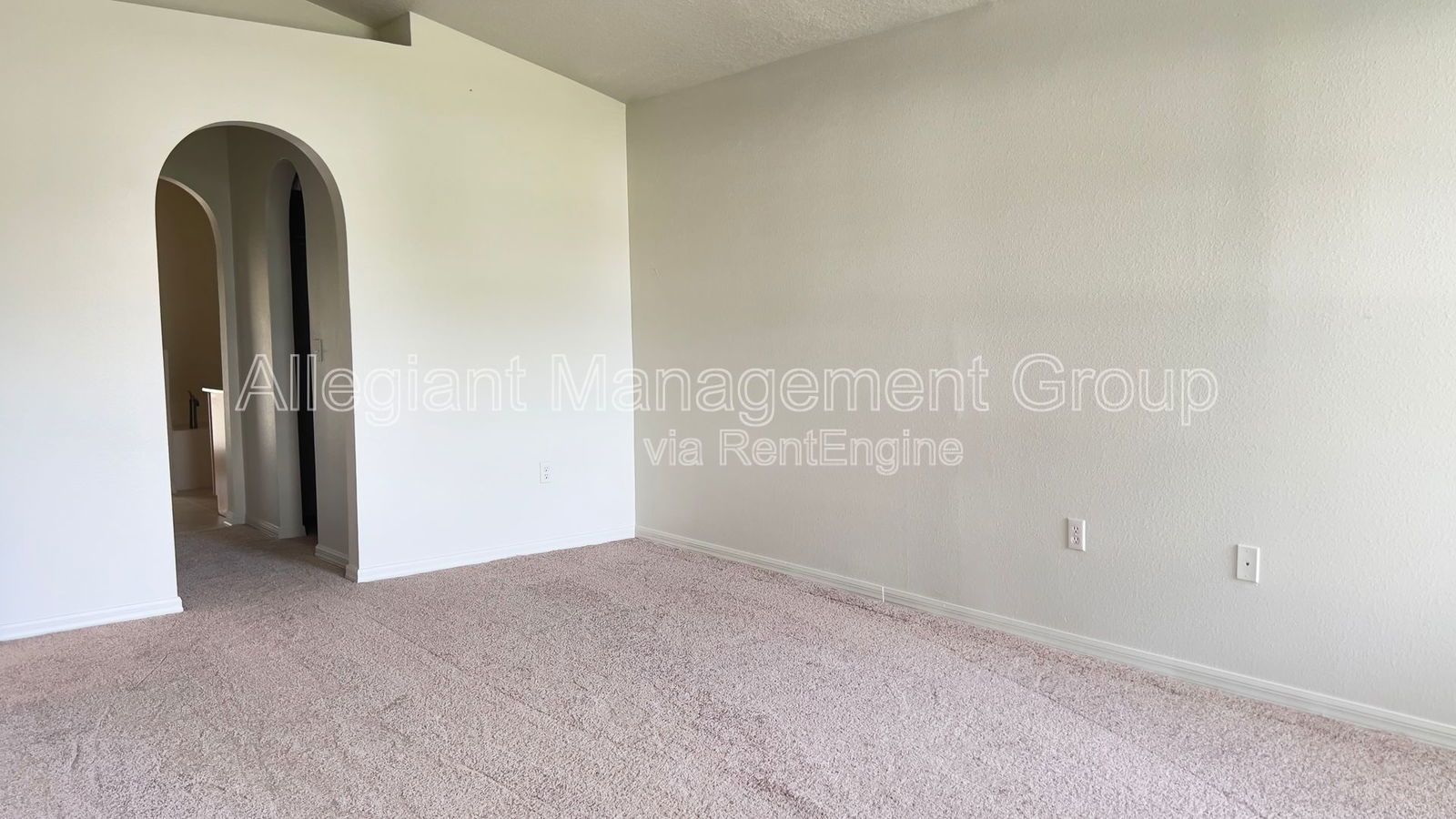 4/2 Home in Turnberry Reserve Community ~ Close to Schools property image