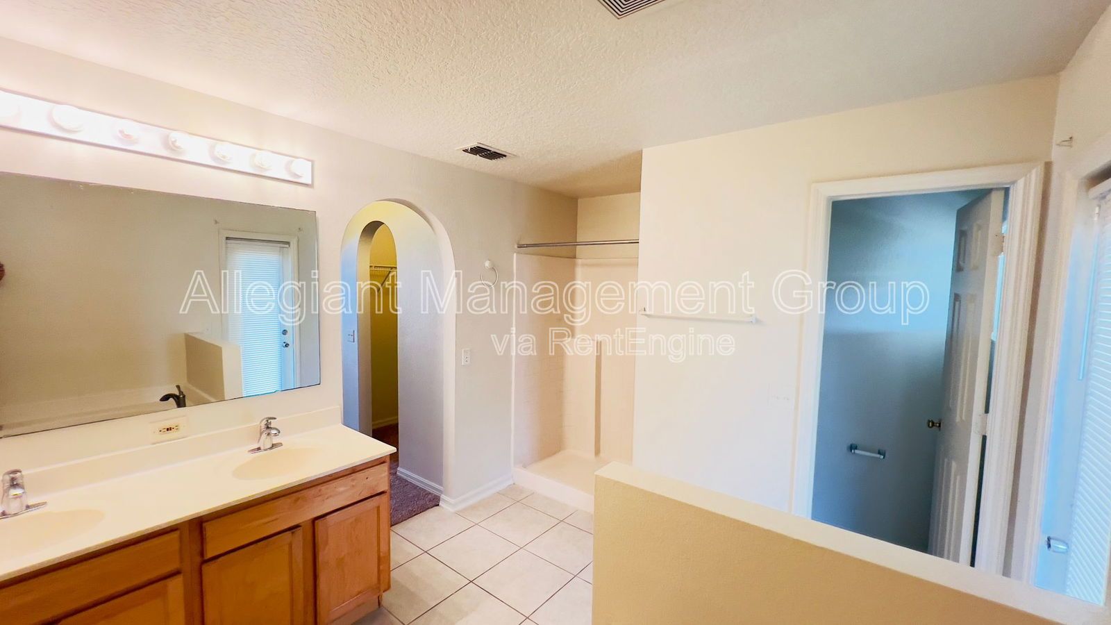 4/2 Home in Turnberry Reserve Community ~ Close to Schools property image