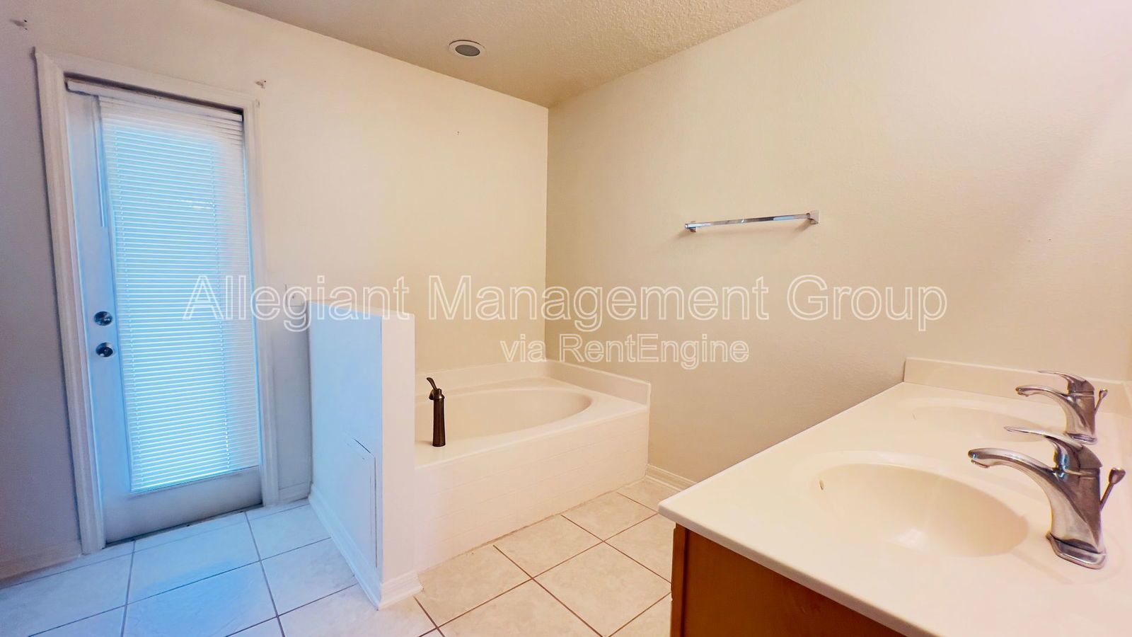 4/2 Home in Turnberry Reserve Community ~ Close to Schools property image