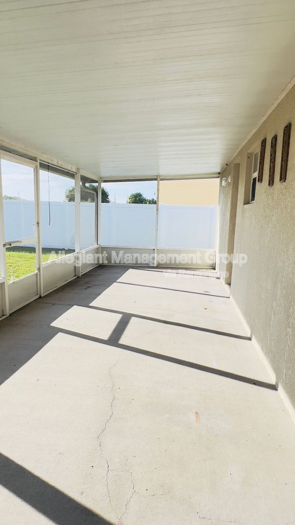 4/2 Home in Turnberry Reserve Community ~ Close to Schools property image