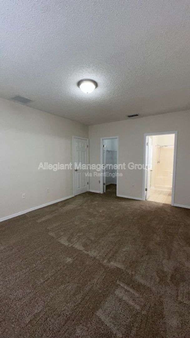 3-Bedroom 4-Bathroom Home For Rent In Poinciana property image