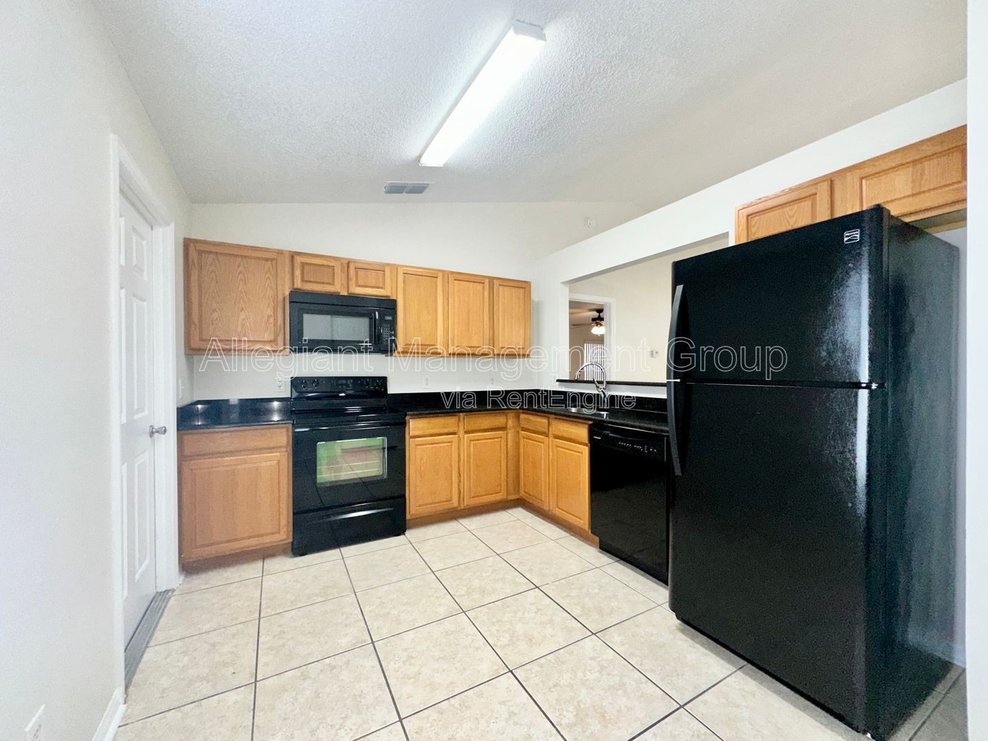 3Bed/2Bath Ceramic Tile Throughout Home In Poinciana! property image