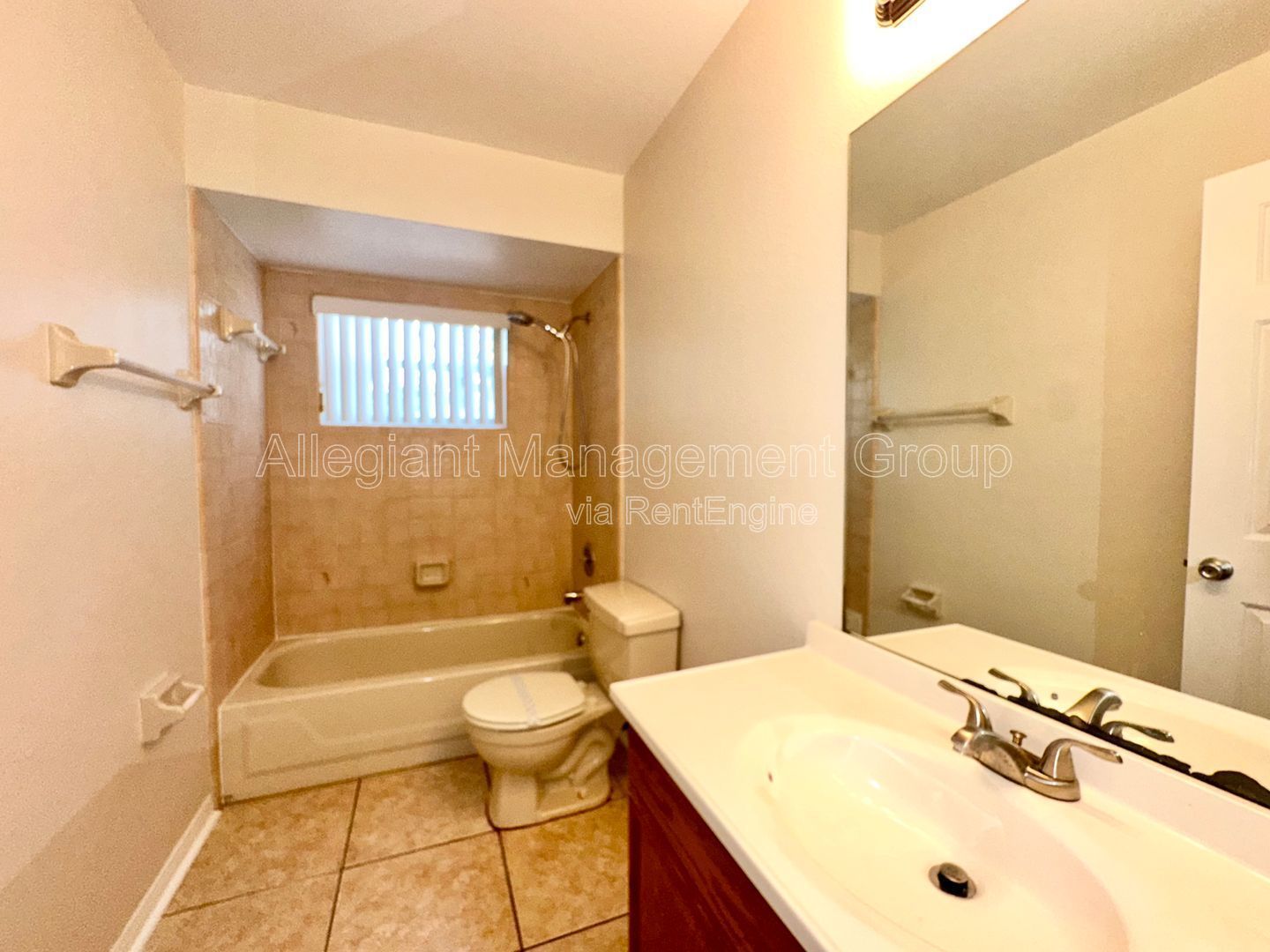 3Bed/2Bath Ceramic Tile Throughout Home In Poinciana! property image