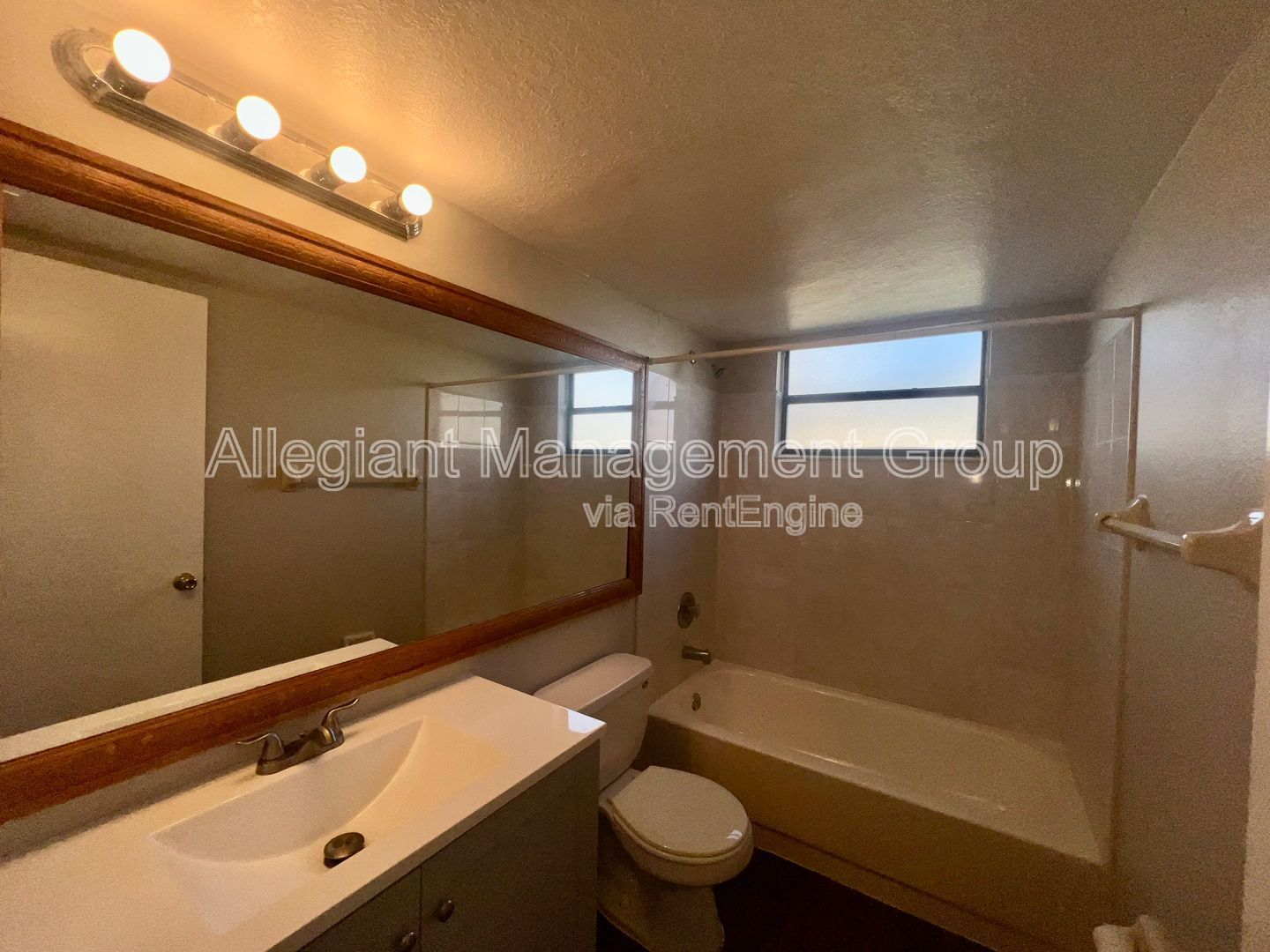 Three Bedroom Two Bathroom Condo For Rent in Kissimmee at Villas at Shadow Bay For Rent! property image