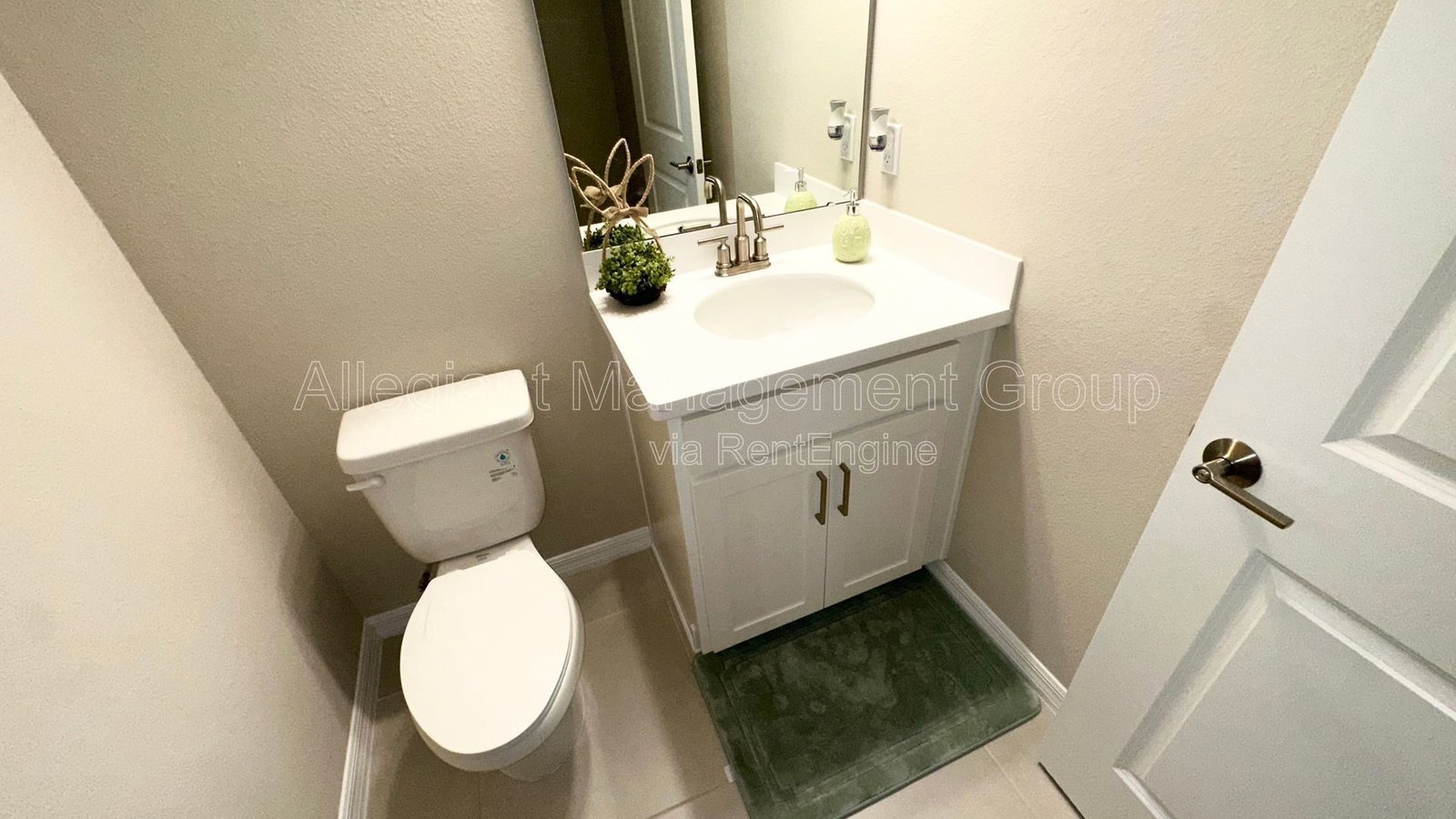 NEWER Construction Home in The Waters at Center Lake Ranch – St. Cloud, FL property image