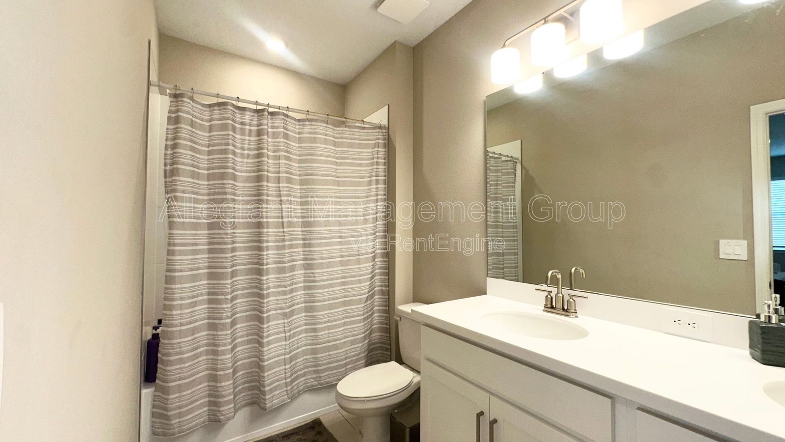 NEWER Construction Home in The Waters at Center Lake Ranch – St. Cloud, FL property image