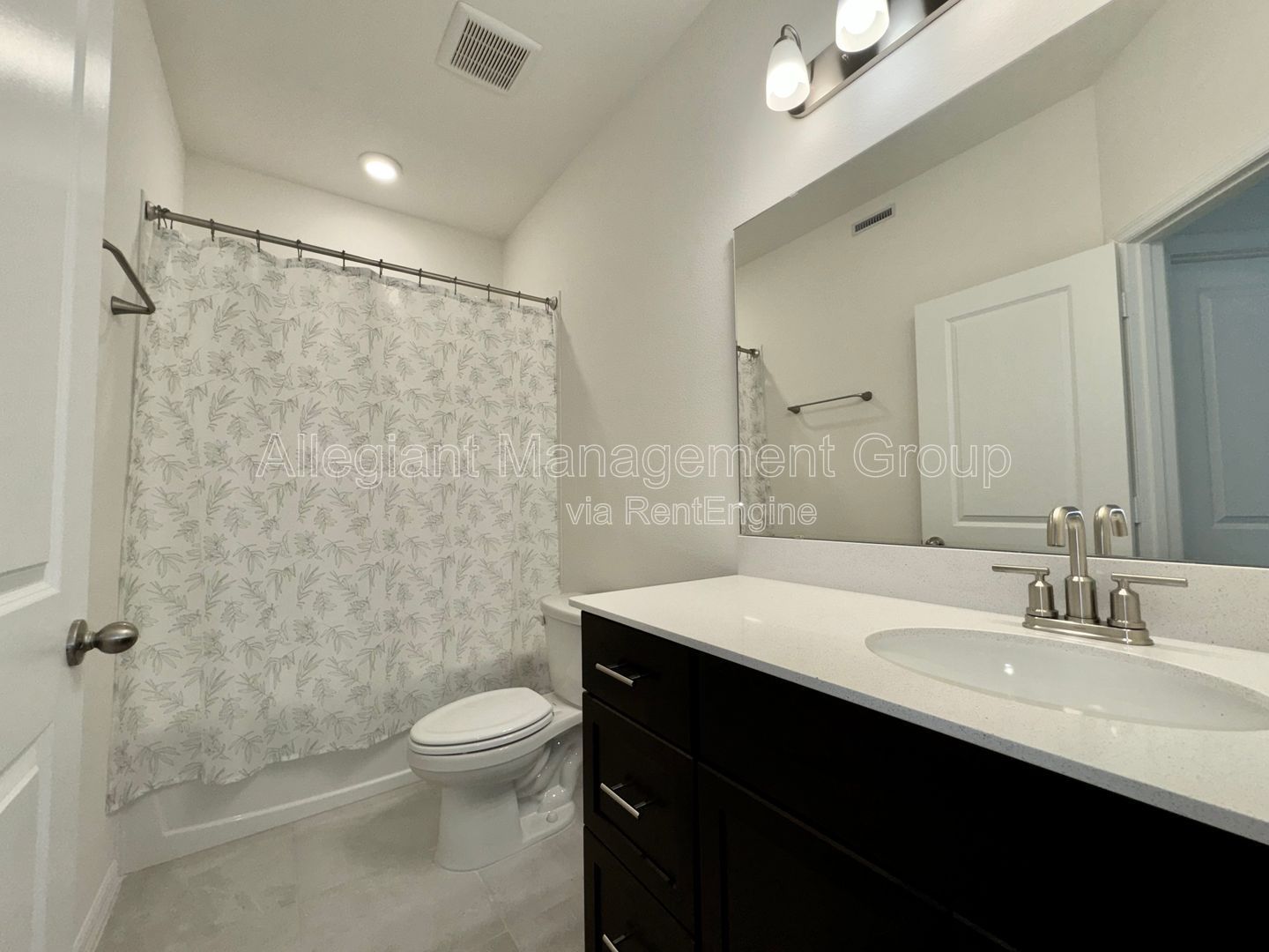 3 Bedroom Two-Story Townhome For Rent in Kissimmee **END UNIT** property image