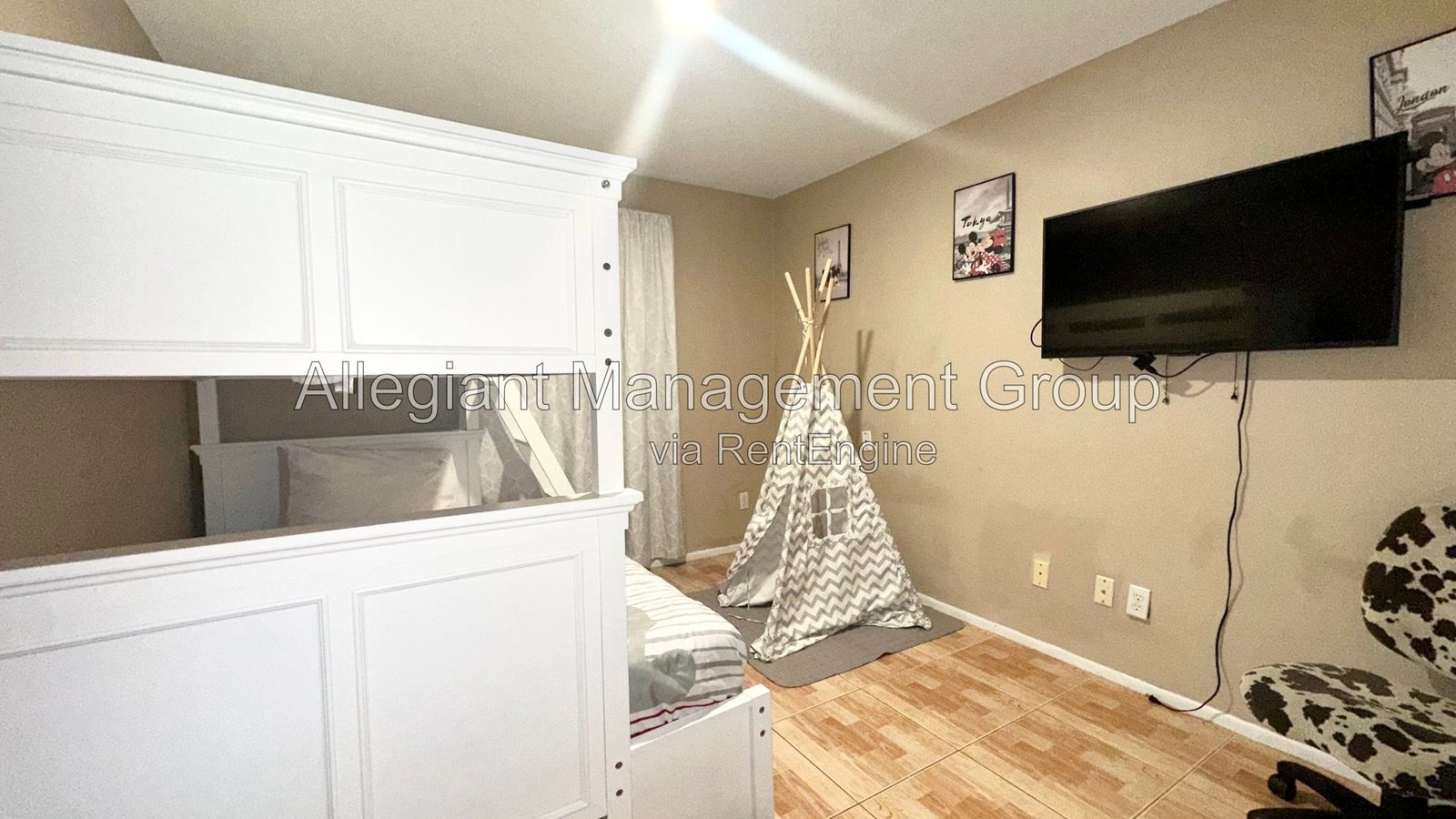 AVAILABLE NOW! 4/2 Home with a screened-in pool For Rent in Davenport! property image