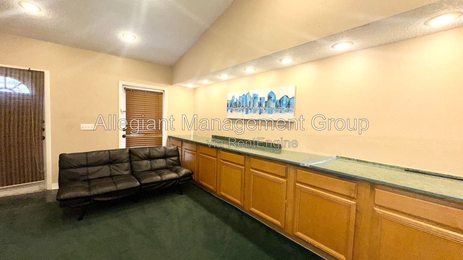 AVAILABLE NOW! 4/2 Home with a screened-in pool For Rent in Davenport! property image