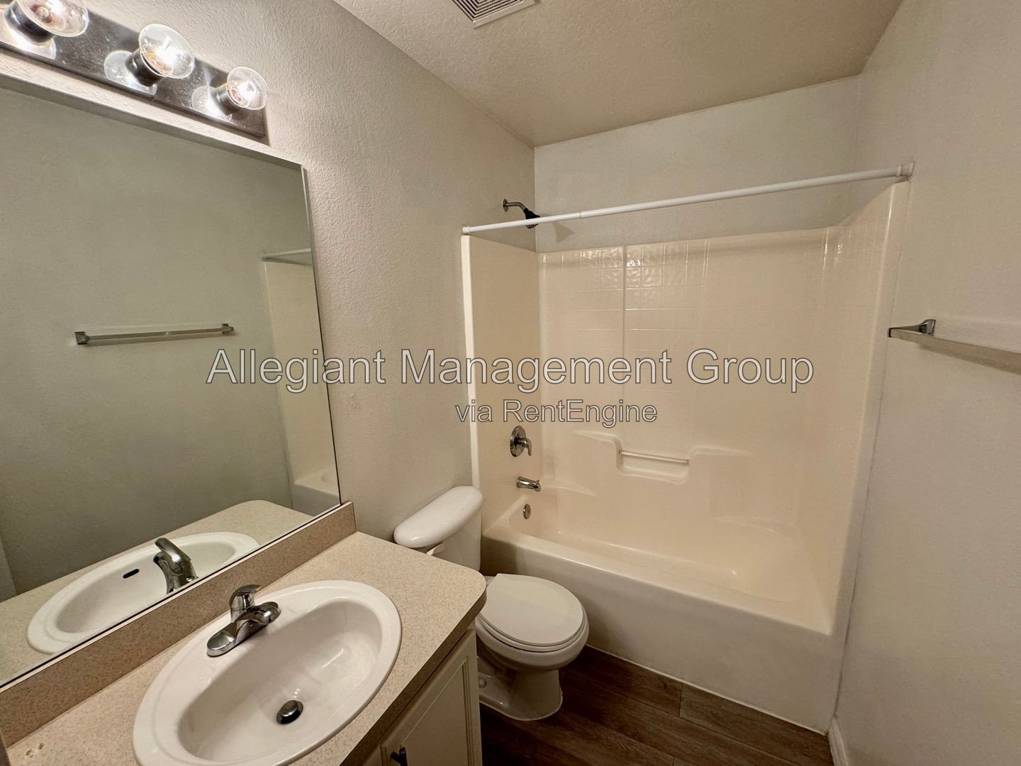 **AVAILABLE NOW**  Beautiful 3 Bedroom 2 Bathroom Home For Rent in Poinciana! property image