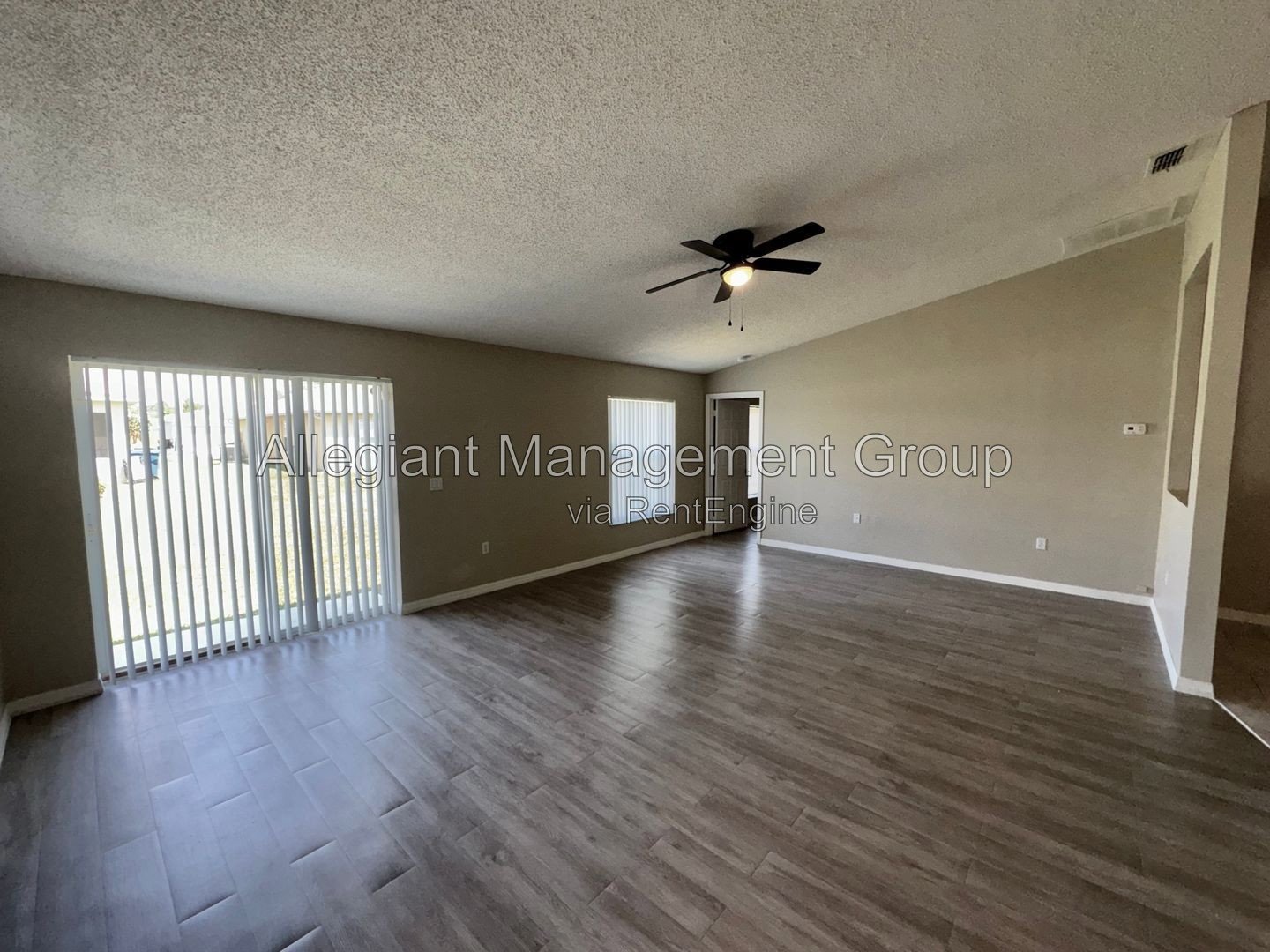 **AVAILABLE NOW**  Beautiful 3 Bedroom 2 Bathroom Home For Rent in Poinciana! property image