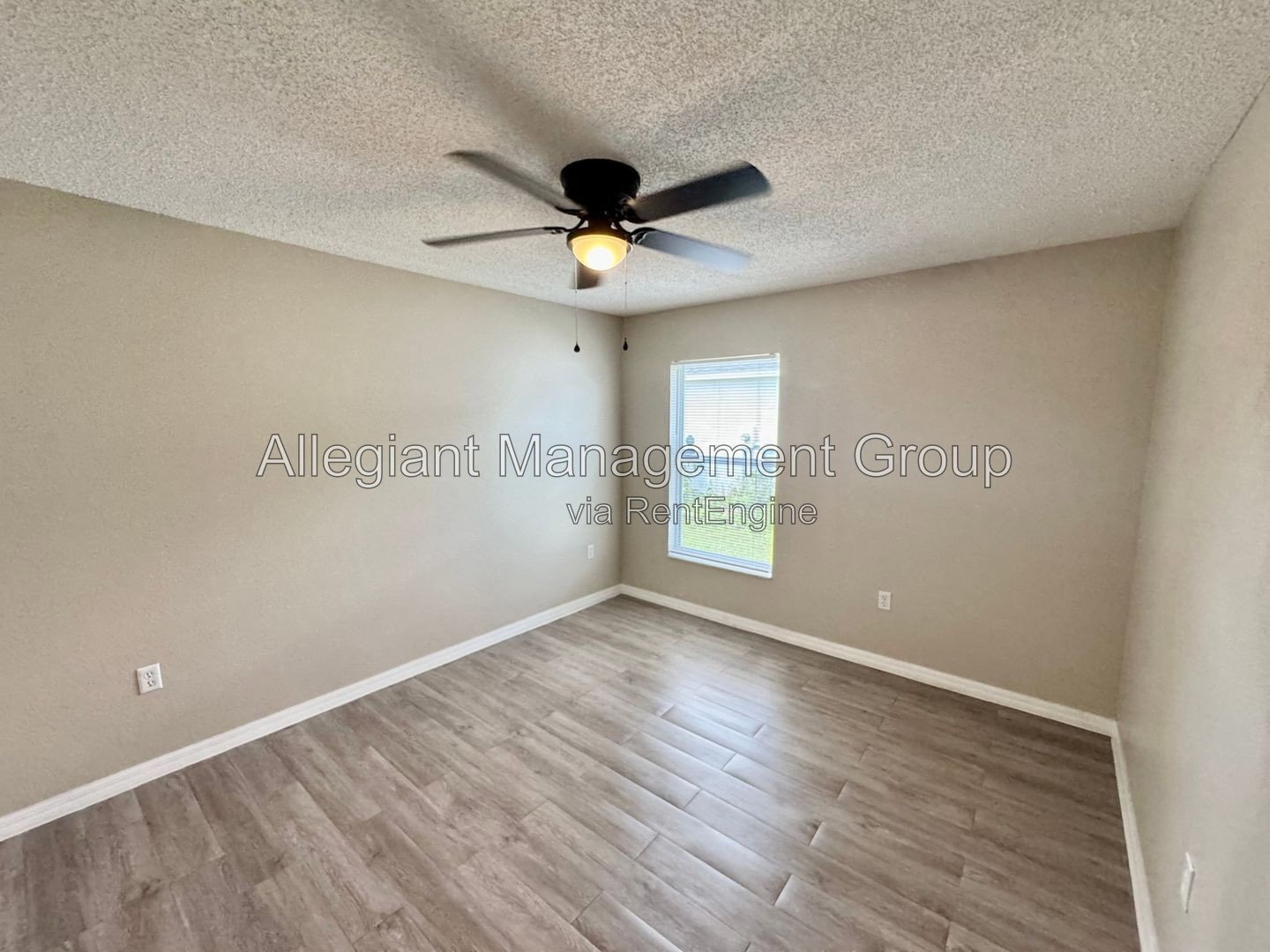 **AVAILABLE NOW**  Beautiful 3 Bedroom 2 Bathroom Home For Rent in Poinciana! property image