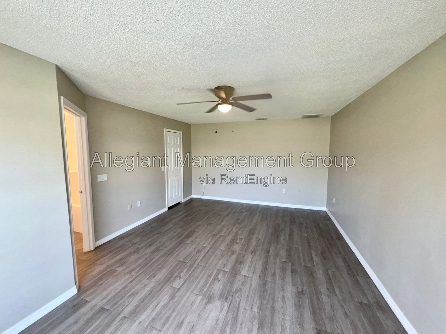**AVAILABLE NOW**  Beautiful 3 Bedroom 2 Bathroom Home For Rent in Poinciana! property image