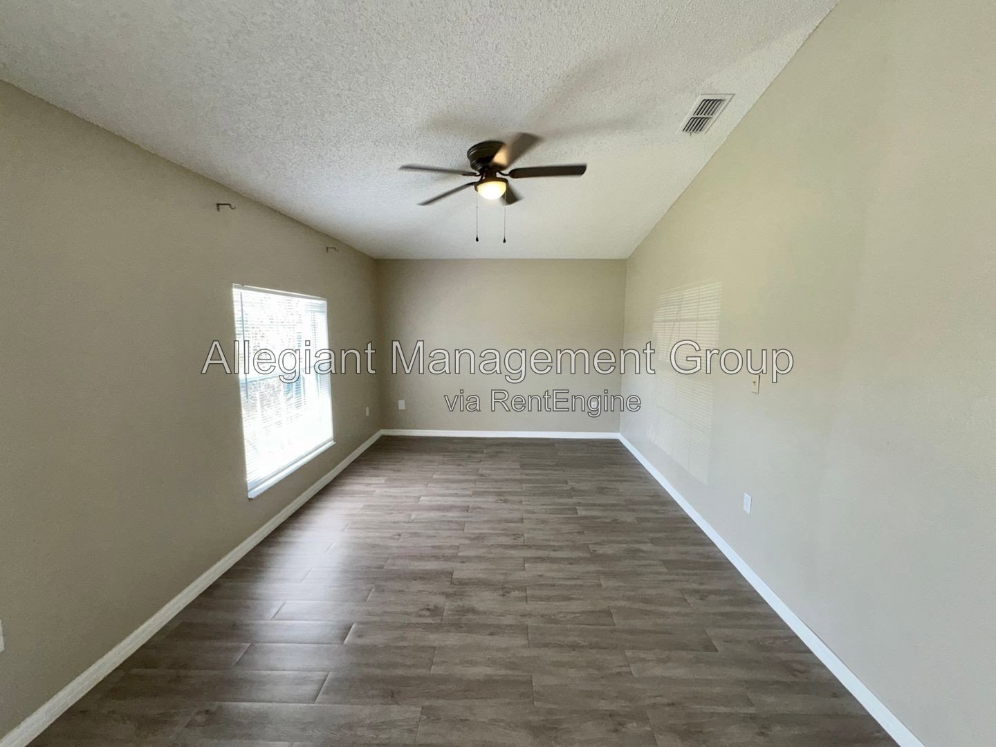 **AVAILABLE NOW**  Beautiful 3 Bedroom 2 Bathroom Home For Rent in Poinciana! property image