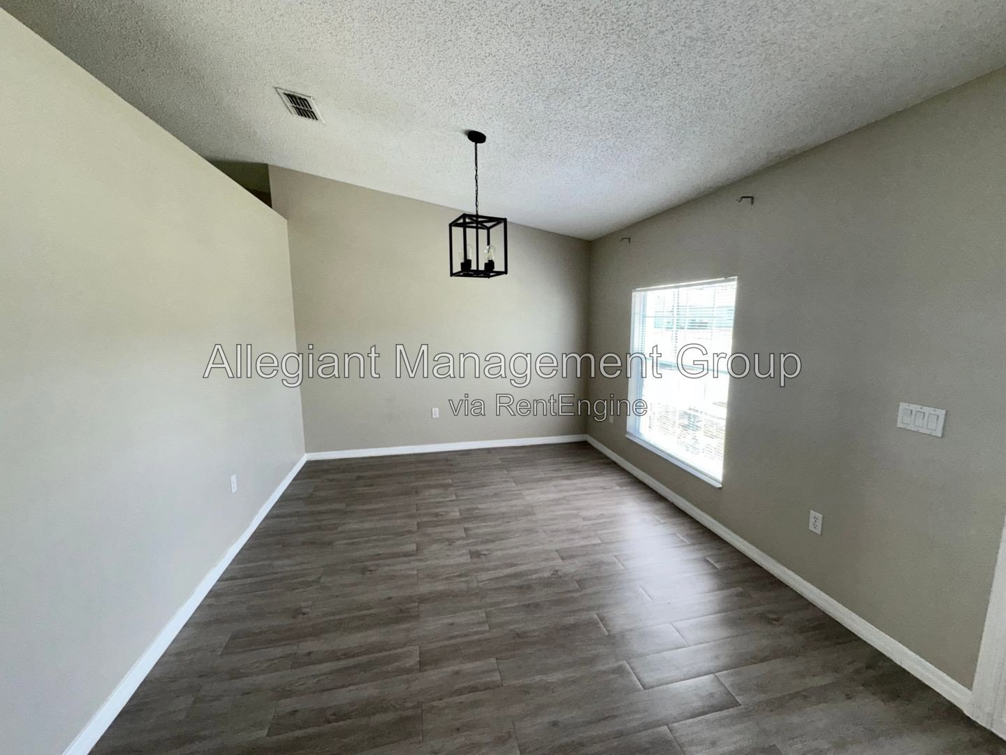 **AVAILABLE NOW**  Beautiful 3 Bedroom 2 Bathroom Home For Rent in Poinciana! property image