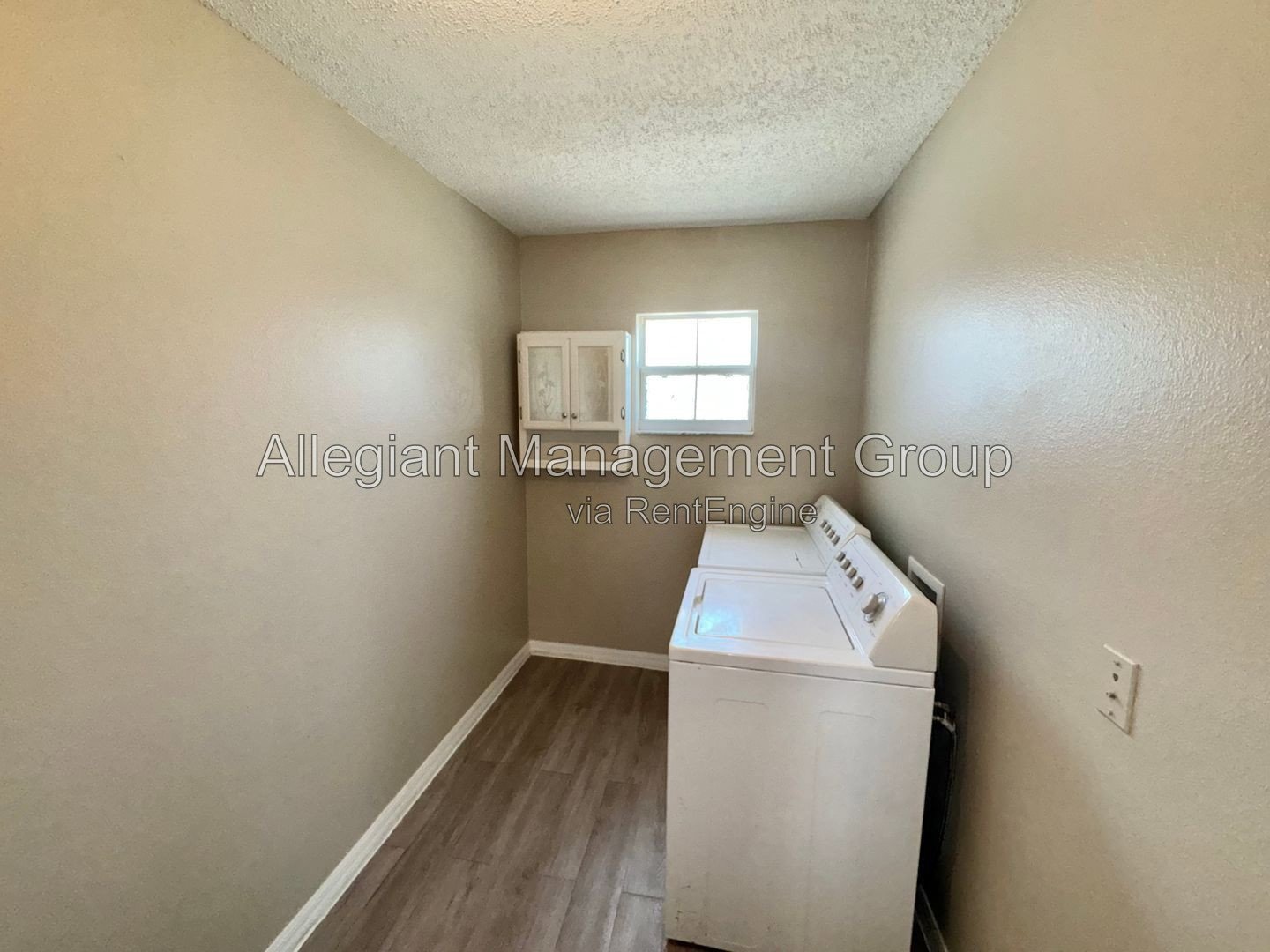 **AVAILABLE NOW**  Beautiful 3 Bedroom 2 Bathroom Home For Rent in Poinciana! property image
