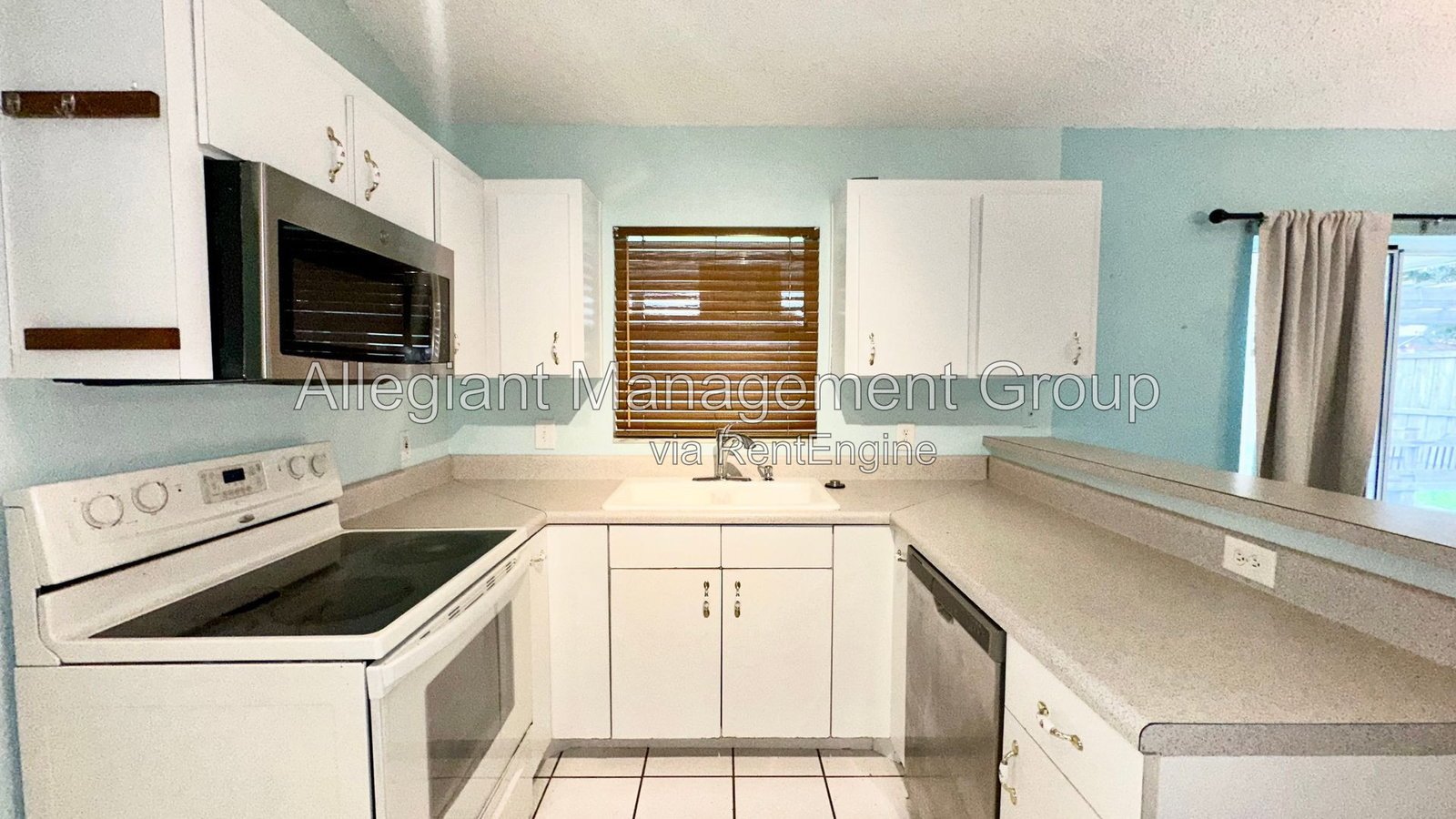 AVAILABLE NOW! 2-Bedroom 2-Bath Home with Fenced Yard in Kissimmee! property image
