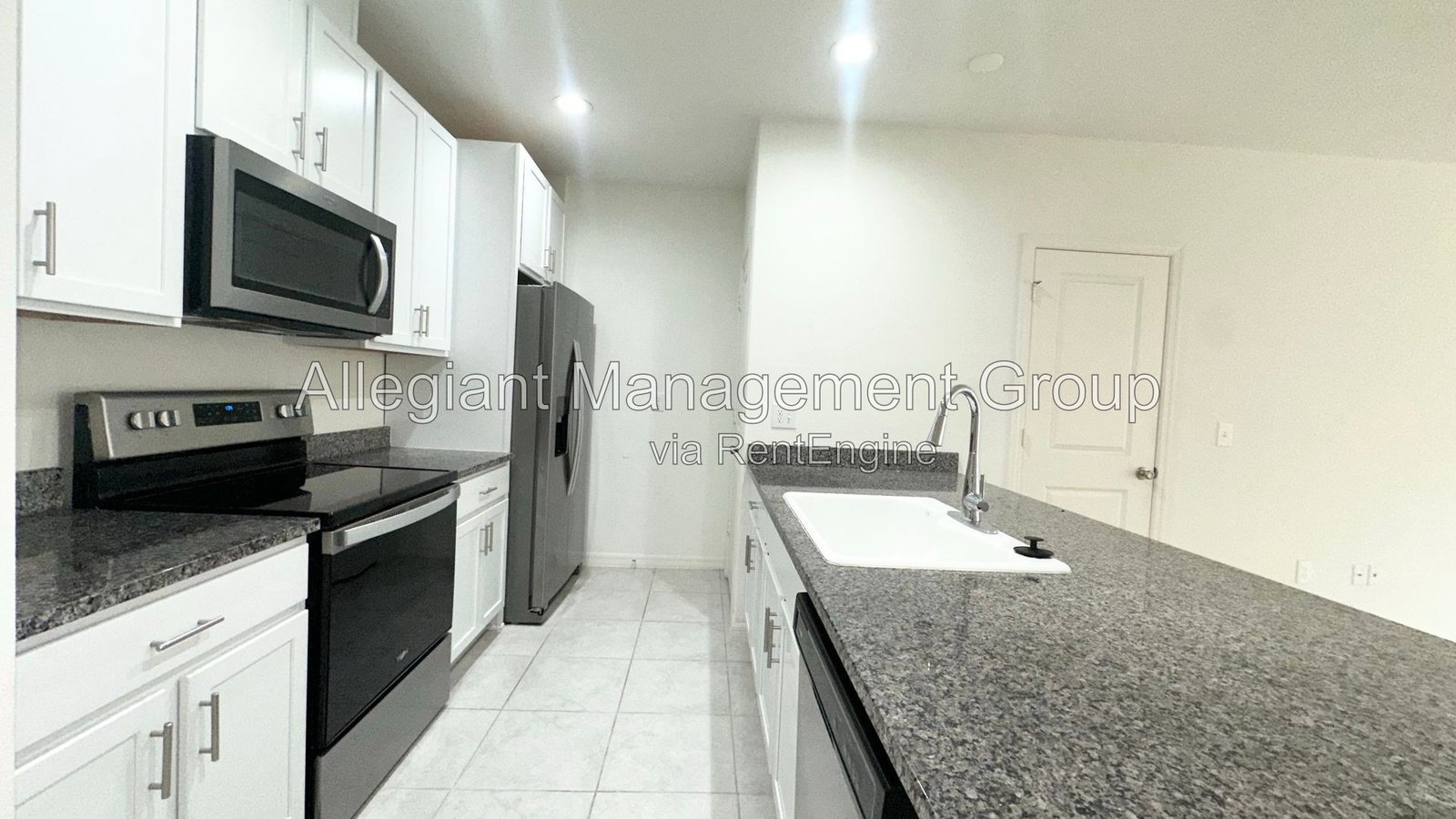 Three Bedroom Townhome for Rent in Sanford! property image