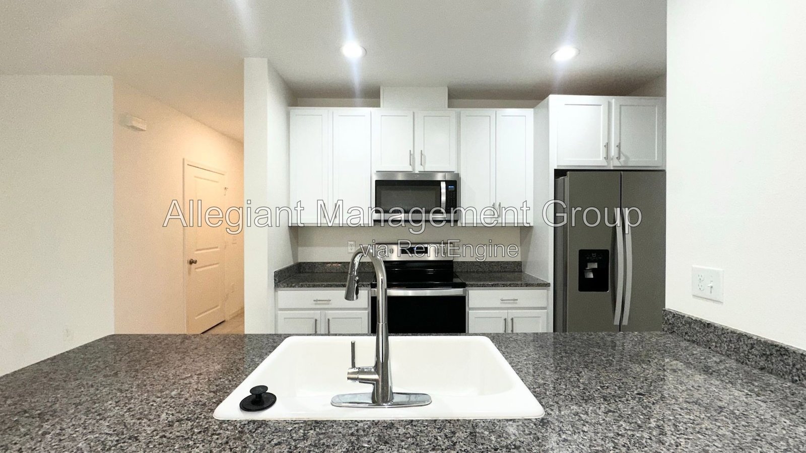 Three Bedroom Townhome for Rent in Sanford! property image