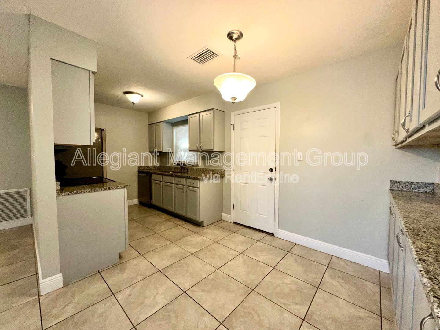 ***COMING SOON*** 3bed/2bath Duplex in Leesburg! property image