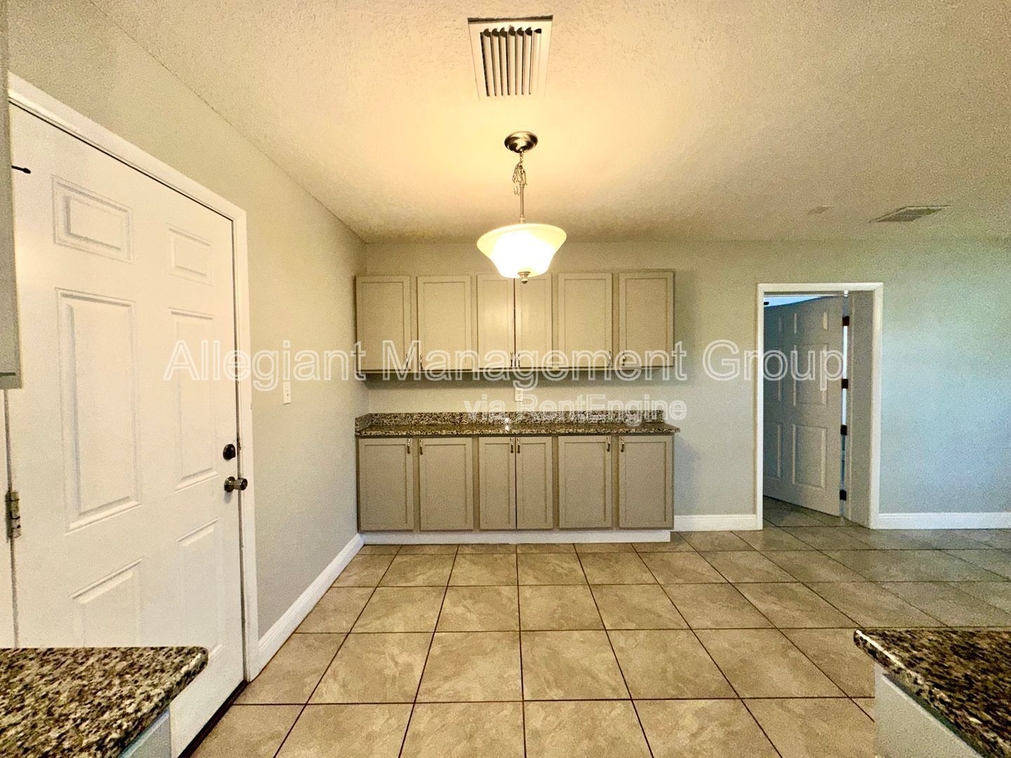 ***COMING SOON*** 3bed/2bath Duplex in Leesburg! property image