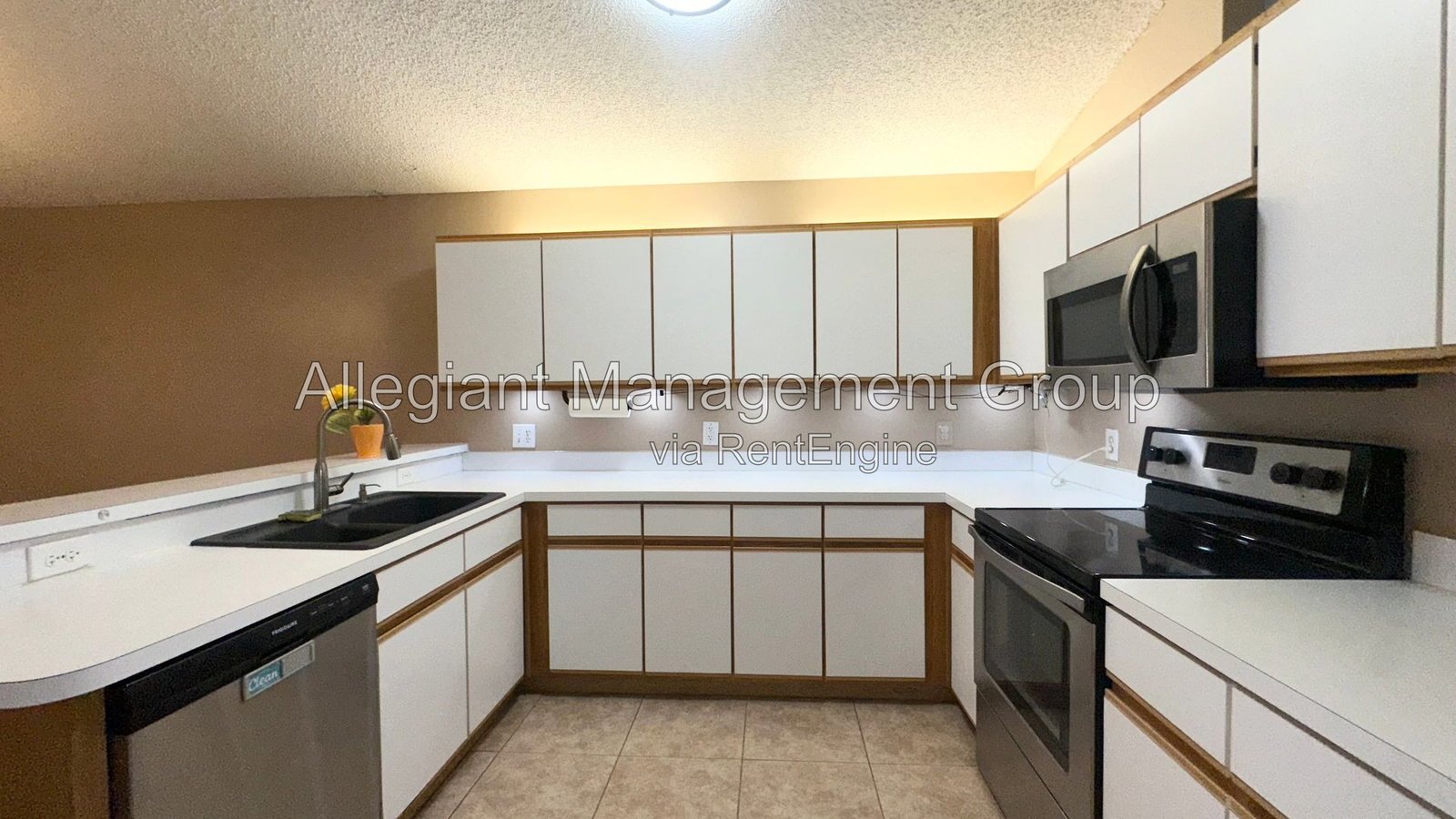 Available Now – 3BR/2BA Home with 2-Car Garage in Orlando property image