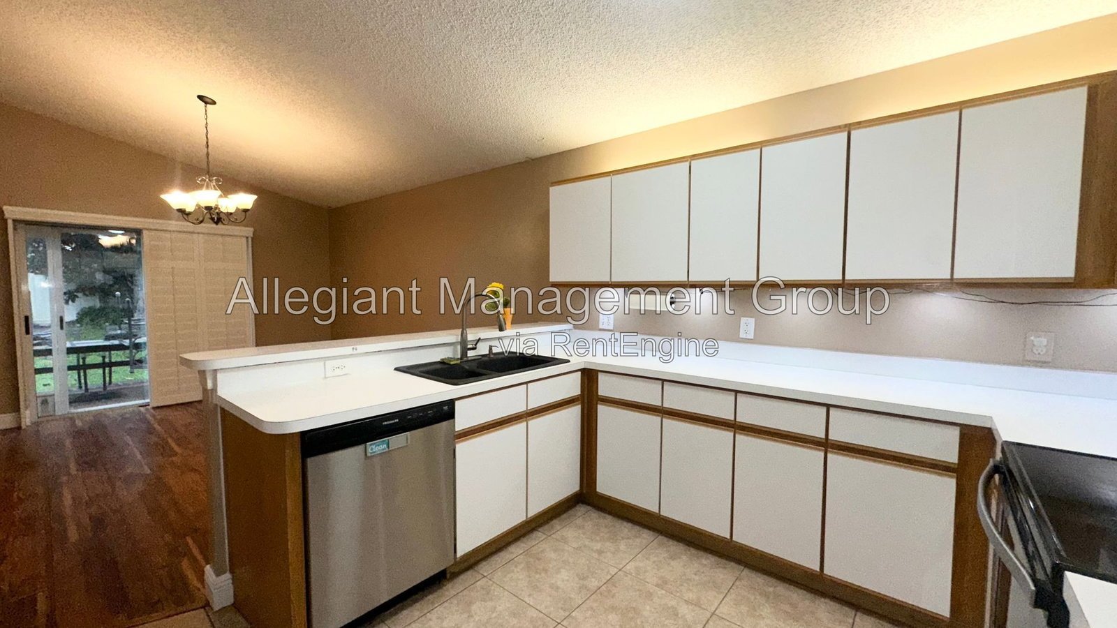 Available Now – 3BR/2BA Home with 2-Car Garage in Orlando property image