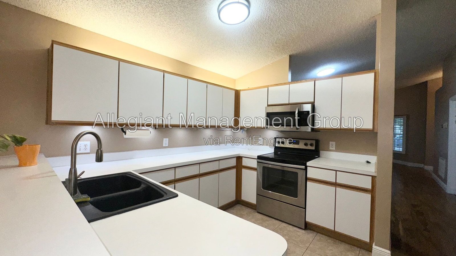 Available Now – 3BR/2BA Home with 2-Car Garage in Orlando property image