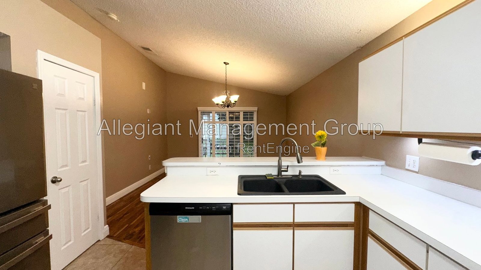 Available Now – 3BR/2BA Home with 2-Car Garage in Orlando property image