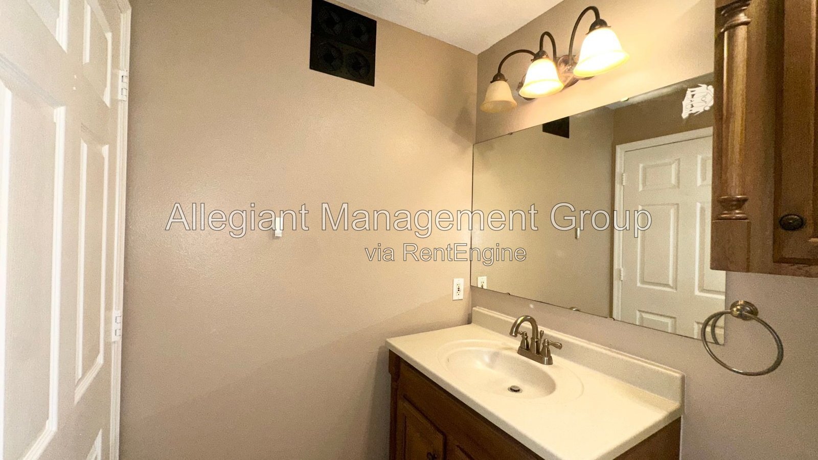 Available Now – 3BR/2BA Home with 2-Car Garage in Orlando property image