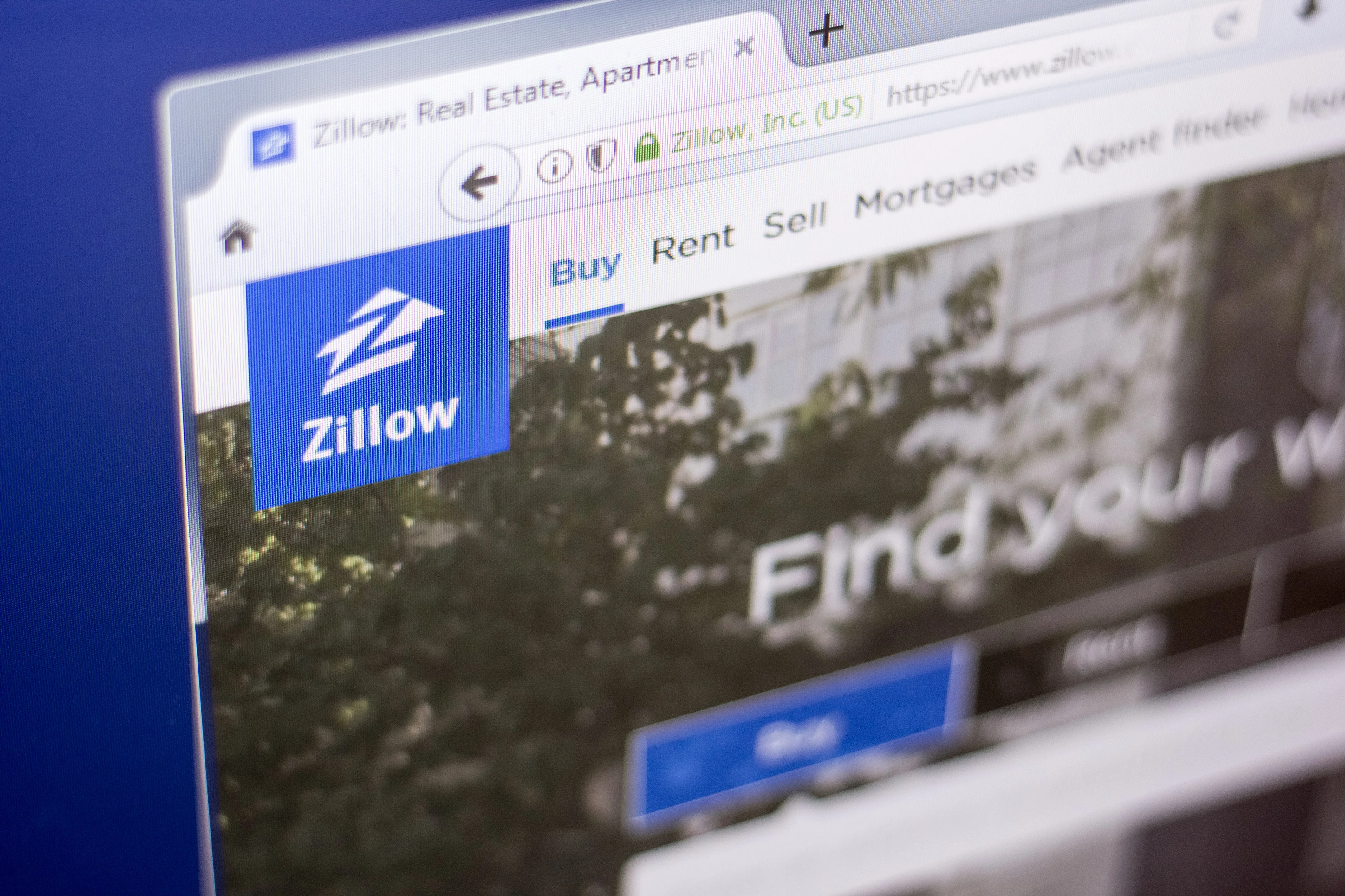 Zillow rental listings website showing options for finding private landlords online.